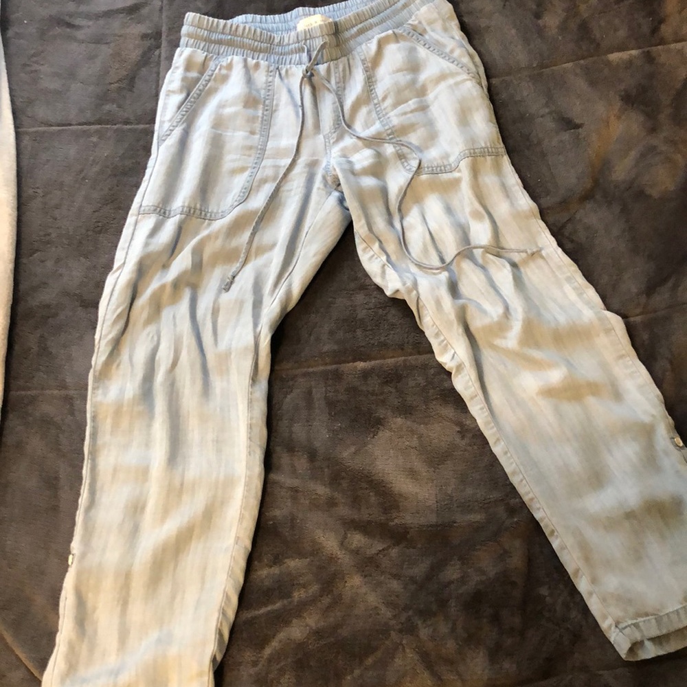 Flowy, light-wash pants